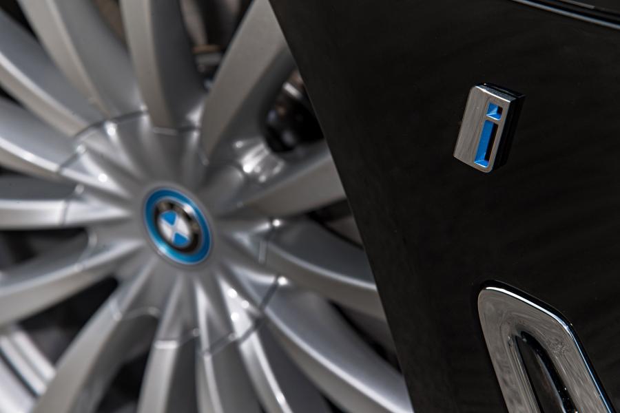  BMW 740Le xDrive iPerformance 2016 года  (фото 10 из 14)